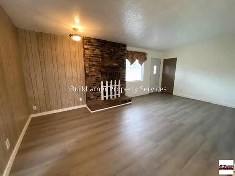 1315 W Young St — Photo 8
