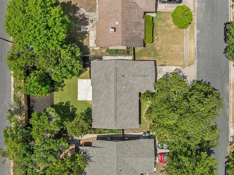 1111 Spearson Ln — Photo 34