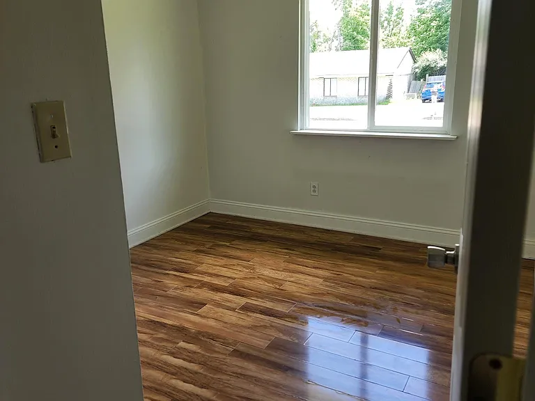3829 Niagara Dr — Photo 6