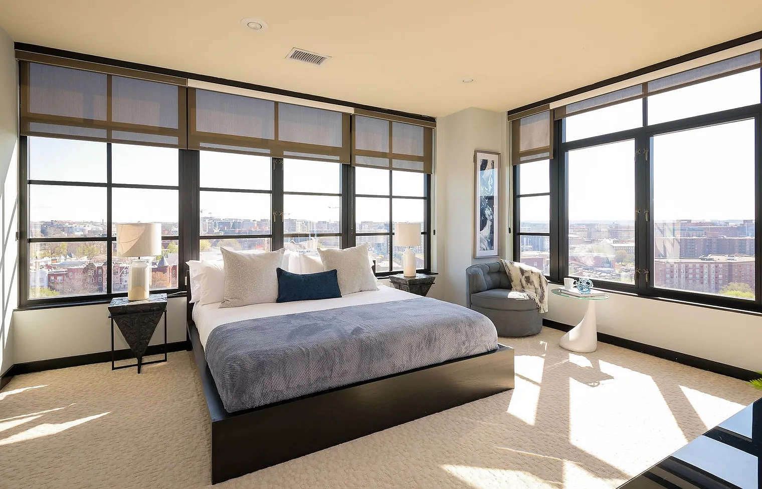 2 bed, 2.0 bath, 11840 sqft, $6,387 — Photo 4
