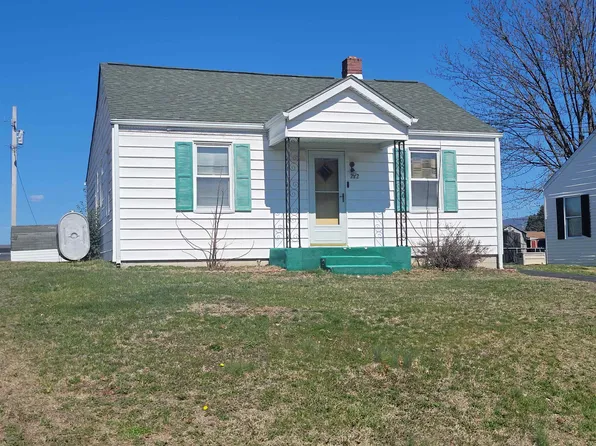 222 Fairfax Ave W, Elkton, VA 22827
