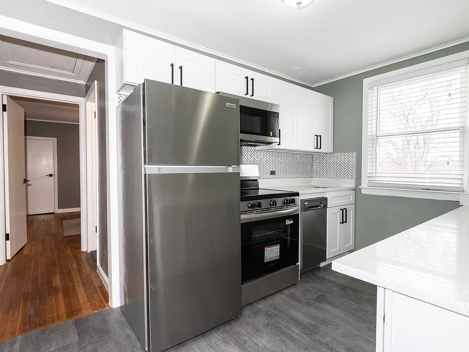 23 Gates Ave #2