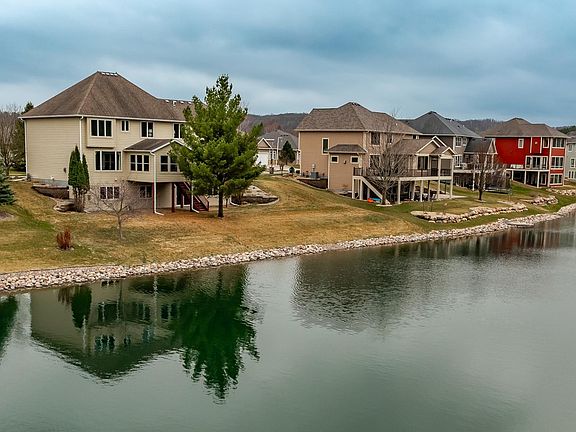 3rd image of 4066 Autumn Lake Ct SW