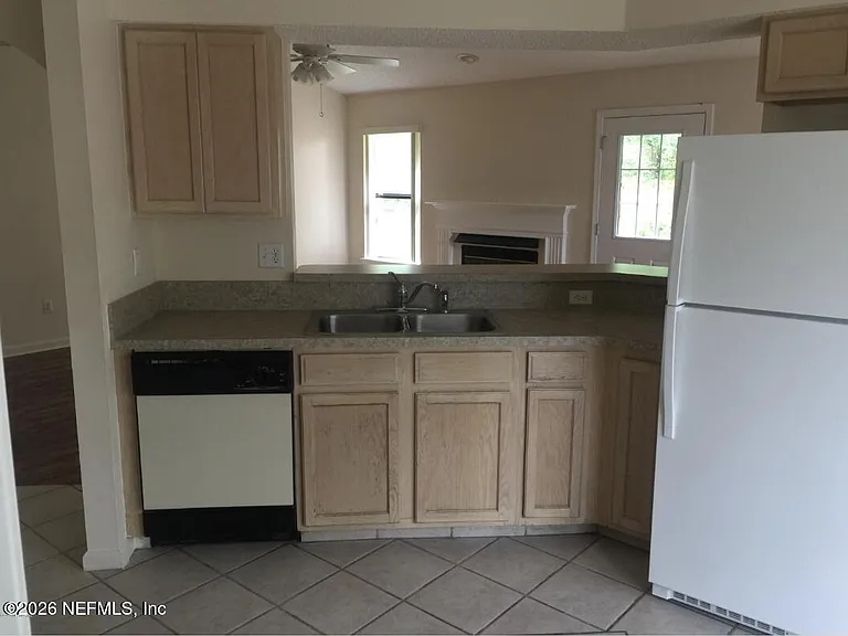 5058 Acre Estates Dr W — Photo 6