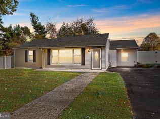 11 Hilltop Rd, Feasterville Trevose, PA 19053