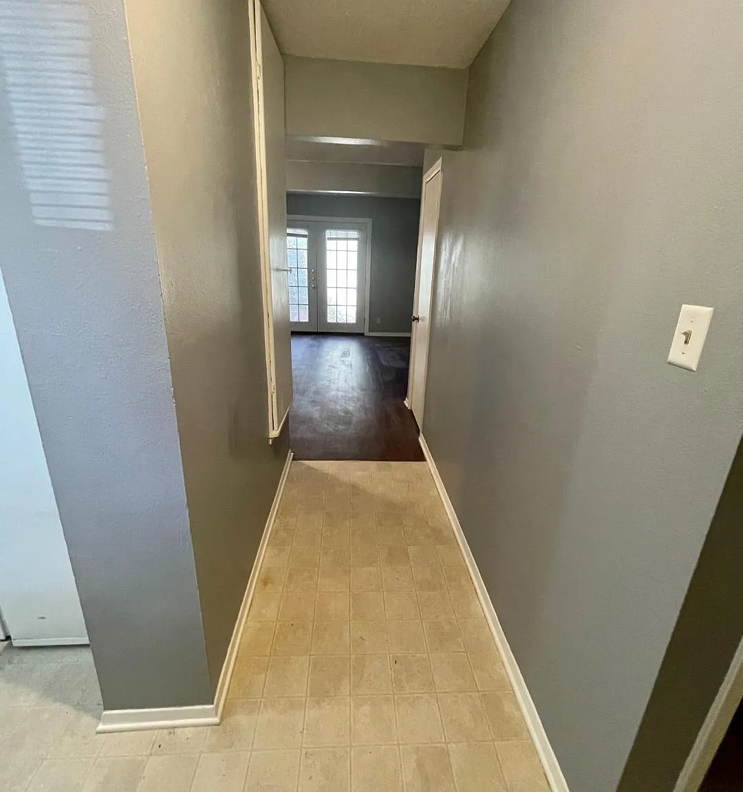 2 bed, 1.5 bath, 974 sqft, $1,050 — Photo 3