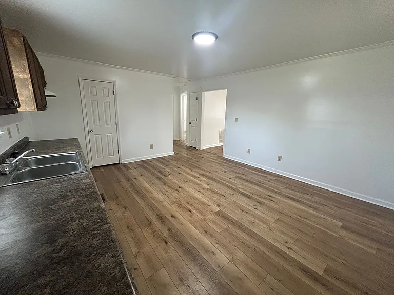 1021 N Lafayette Ave — Photo 5