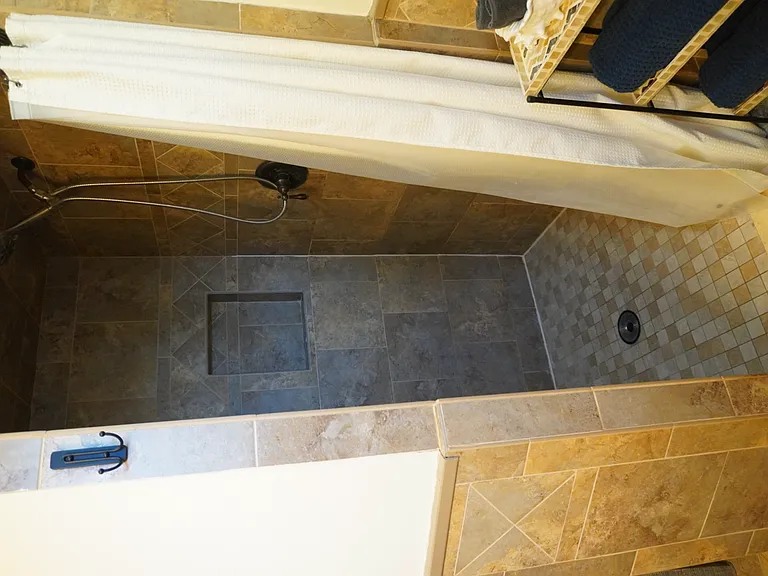 2120 Reynolds St — Photo 13