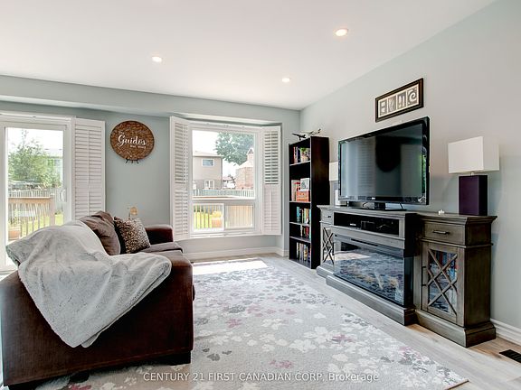 5th image of 79 Newbridge Cres