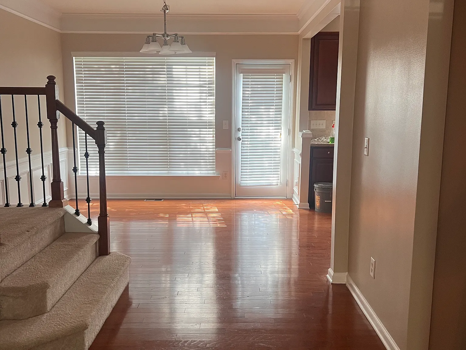 3 bed, 3.5 bath, 2305 sqft, $2,450 — Photo 4