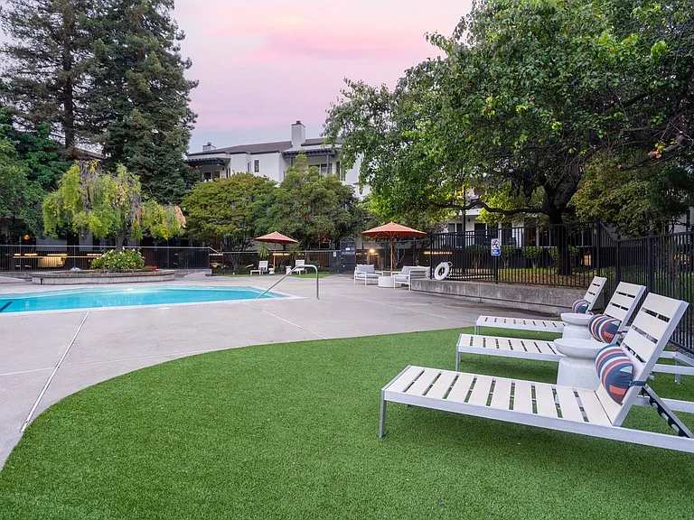 Lounge Seating | Creekwood | Apartments For Rent In Hayward CA