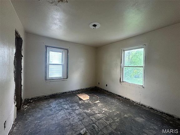 5th image of 9833 Dennis Dr