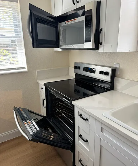 3611 S Gardenia Dr — Photo 4