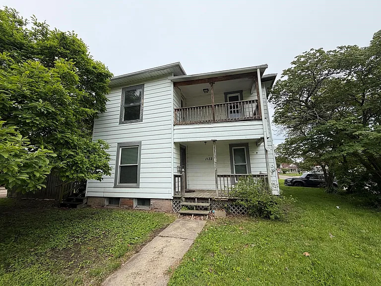 1132 N Gilbert St — Photo 1