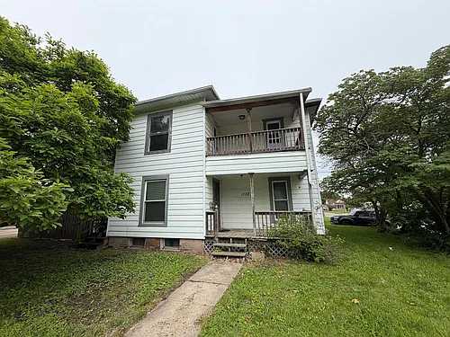 1132 N Gilbert St Photo 1