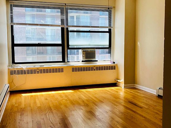 5th image of 701 W Buena Ave #809