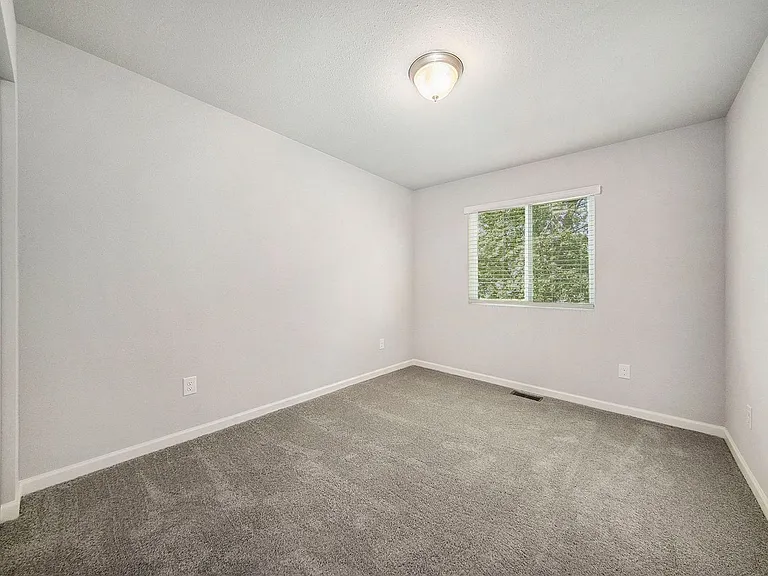 438 Hidden Meadows Dr — Photo 16