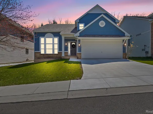 34709 Pickford Dr, Farmington Hills, MI 48335