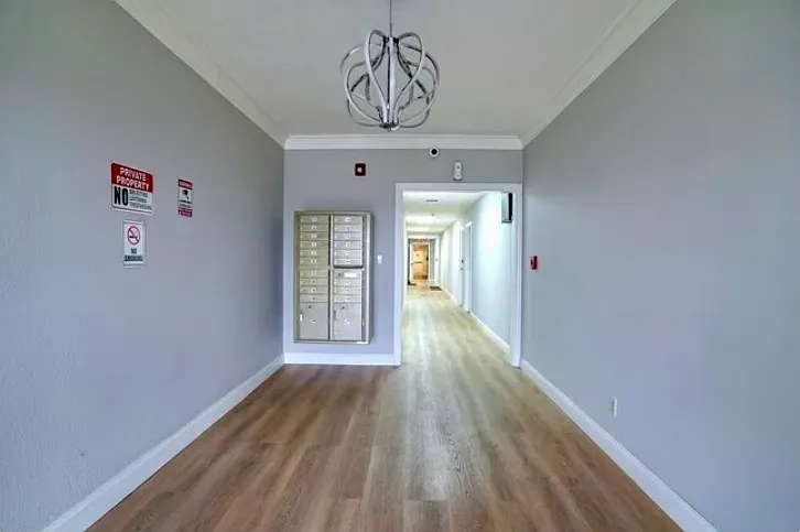 328 N Notre Dame Ave — Photo 1