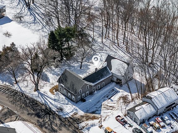 3rd image of 12 Middle Road