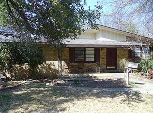 38 Shadowbrook Ln, Hurst, TX 76053