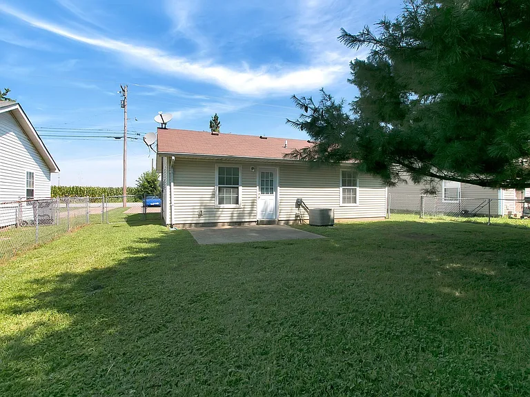 999 Stateline Rd — Photo 23