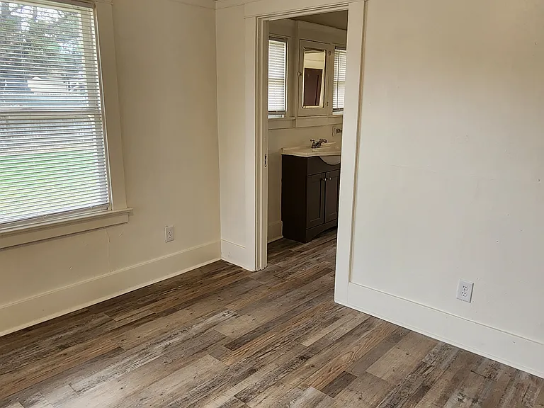 401 N Cherry St — Photo 24
