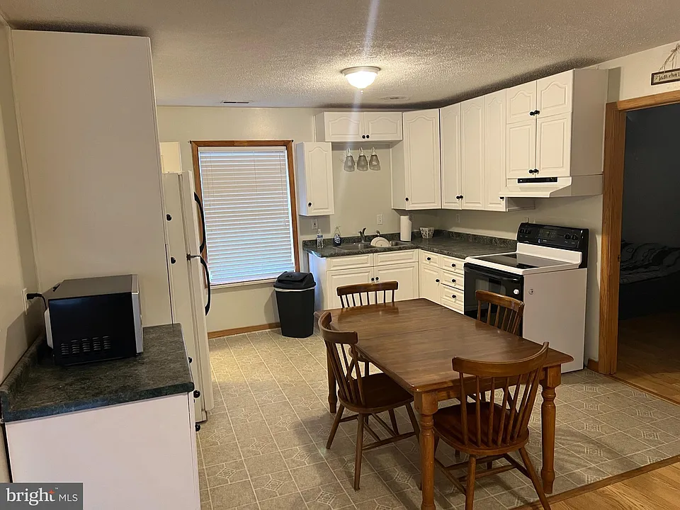 108 Homestead Ln #1