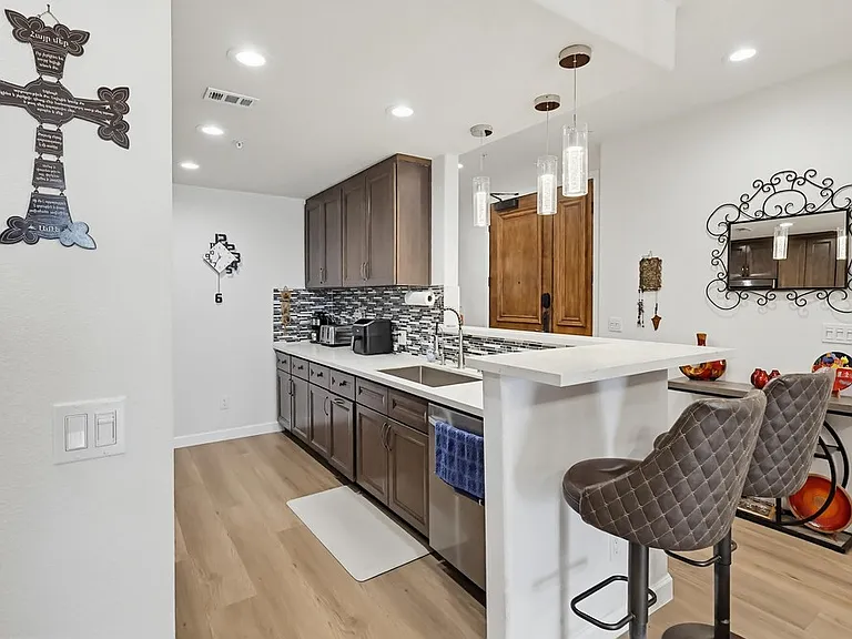 5132 W Maplewood Ave #202 — Photo 20
