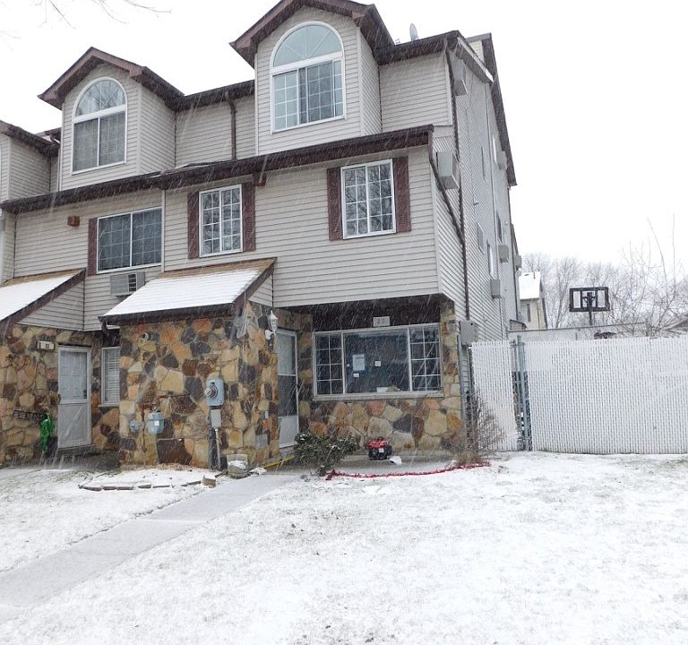 2nd image of 4000 67th St