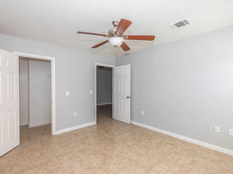 Capewood Apartments — Photo 23