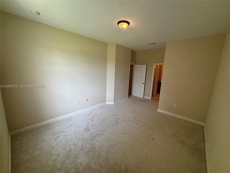 1015 NE 208th St — Photo 13