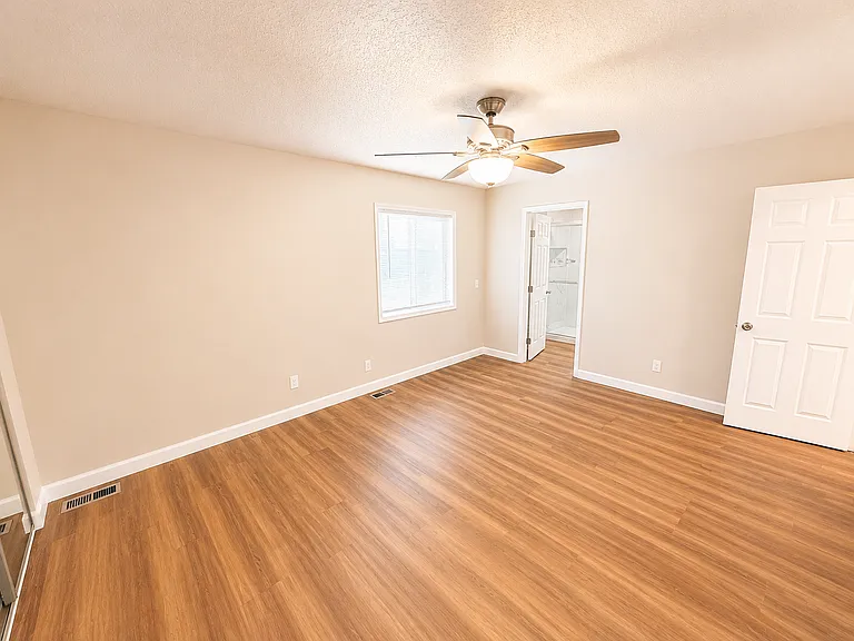 106 Lake Point Dr — Photo 12