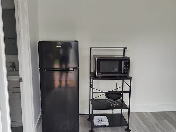 2nd image of 918 S 29th Ave #1