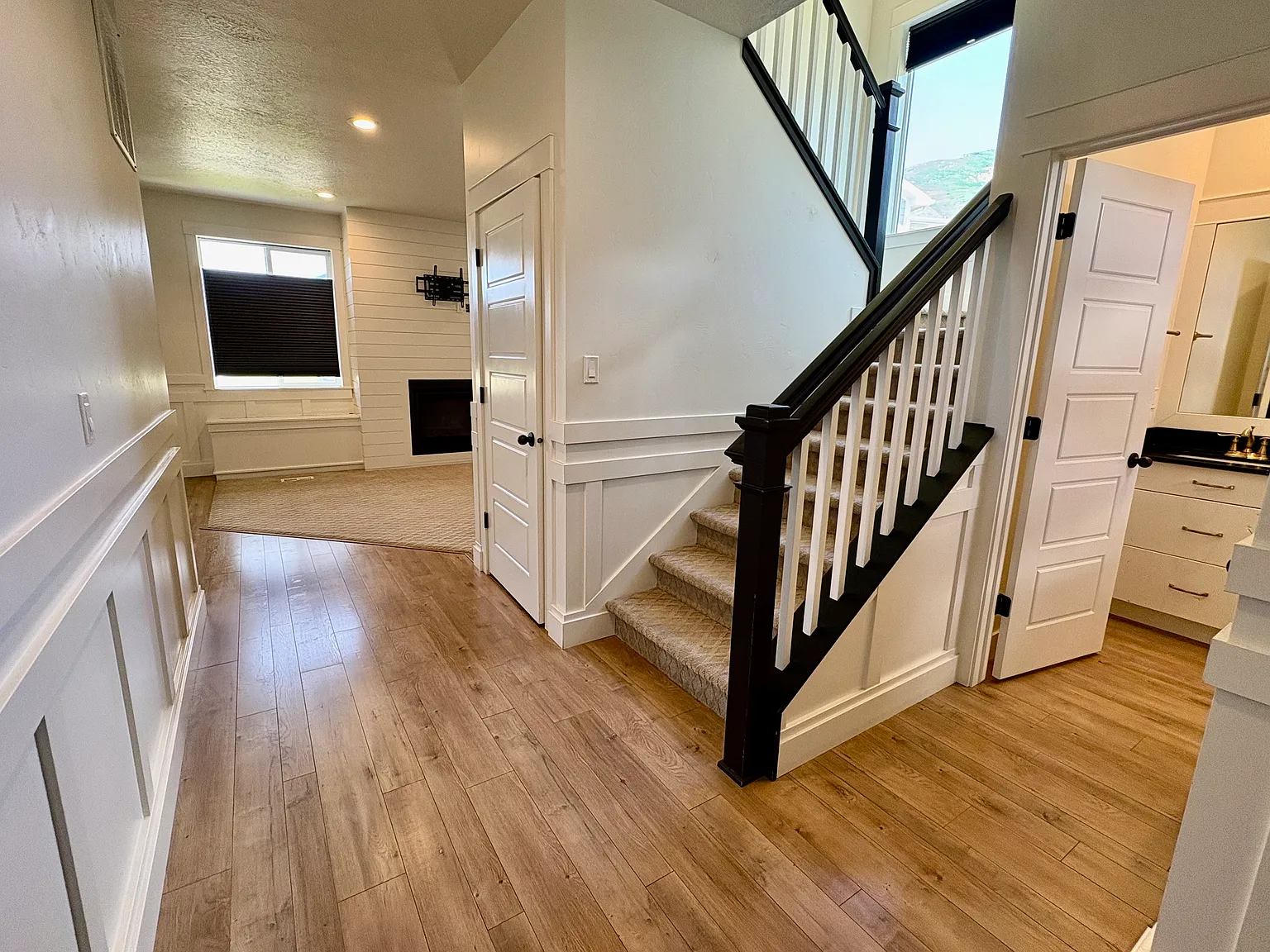 5 bed, 3051 sqft, $3,200 — Photo 3