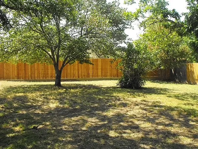 131 Candice Dr N — Photo 13