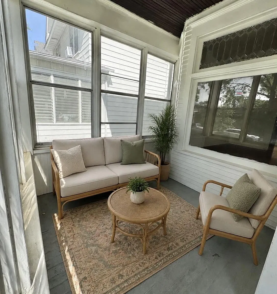 3 bed, 1.0 bath, 1264 sqft, $2,000 — Photo 1