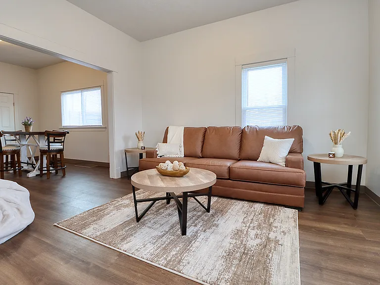 120 W G St — Photo 4