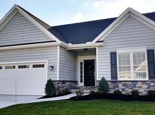 5571 Chatham Dr, Clarence, NY 14032