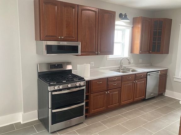 2nd image of 219 N Henderson Ave
