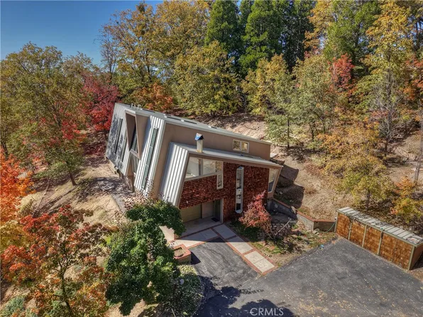 22 Holly Dr, Running Springs, CA 92382