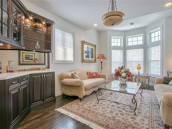 5th image of 38 Wolfe Cir