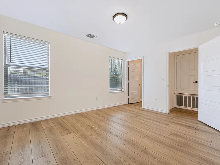 1030 Gruma — Photo 25