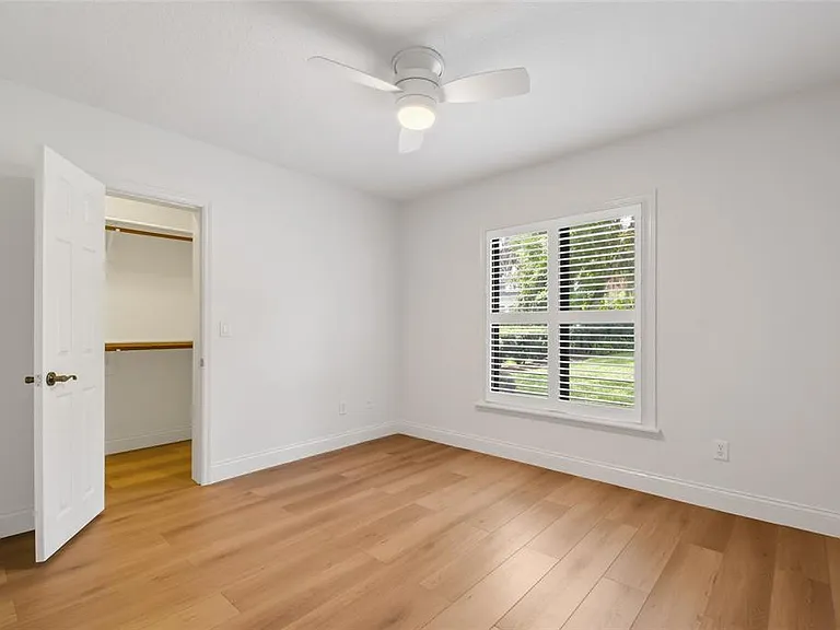 325 Magnolia St — Photo 17