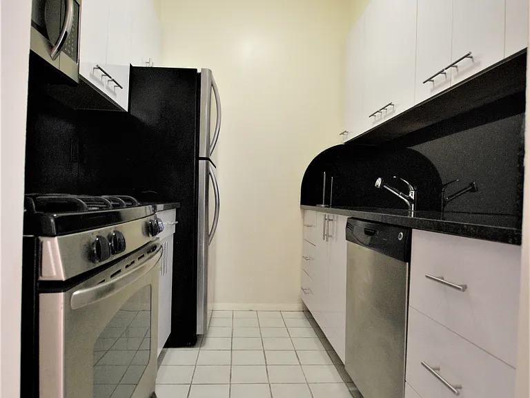 303 E 43rd St #5B — Photo 9