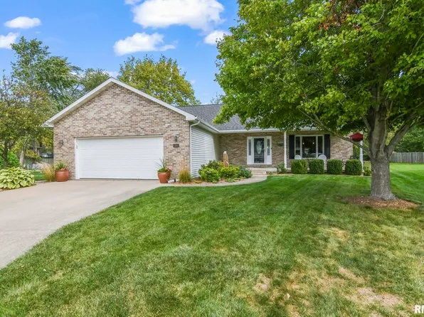 200 Gloucester Ct, Chatham, IL 62629