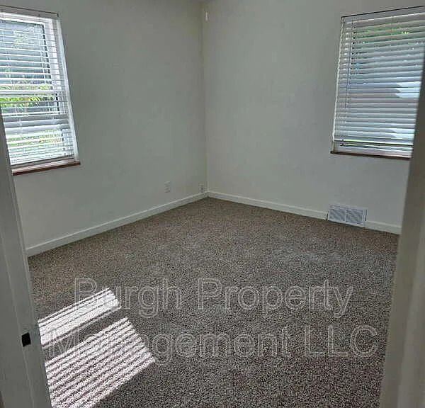 300 Maxwell Dr — Photo 15