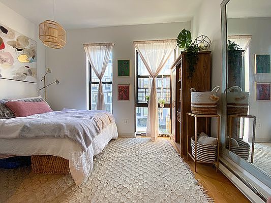4th image of 65 Richardson St APT 2R