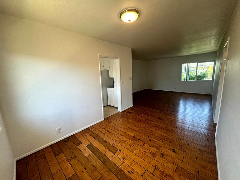 1935 Cloverfield Blvd — Photo 35