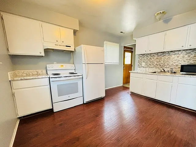 779 Spencer St — Photo 3